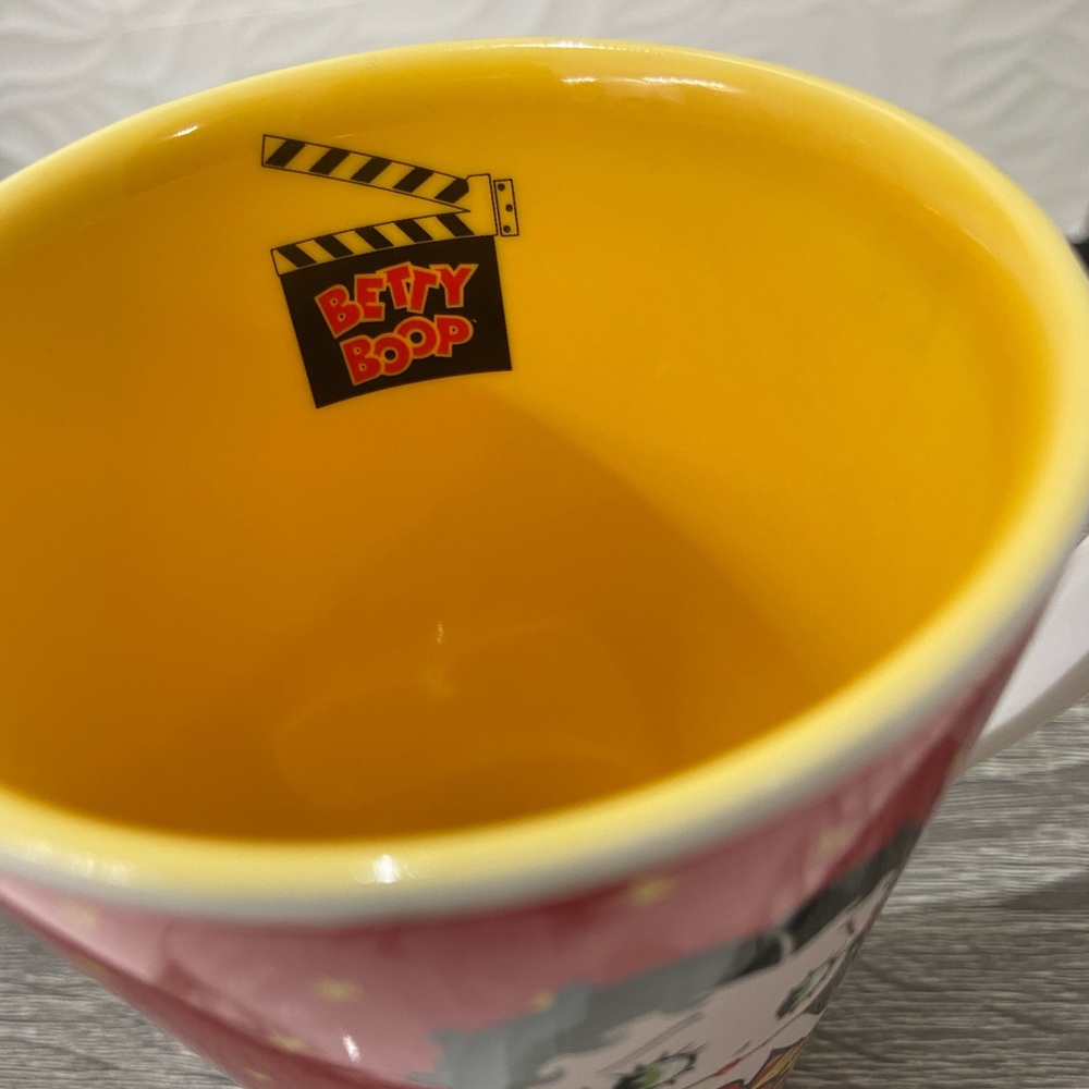 Betty Boop Coffee Cup in red and yellow. - Picture 5 of 6